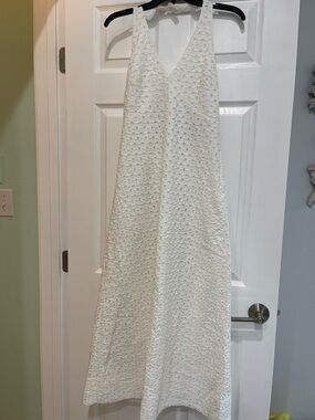 Elegant White Textured V-Neck Maxi Dress